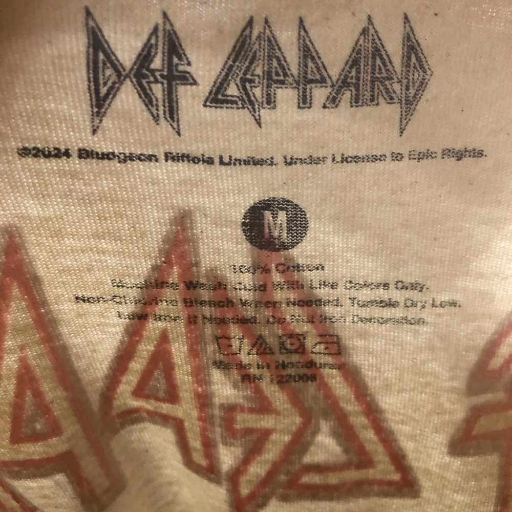 Def Leppard White Graphic Tee - Short Sleeve - Picture 3 of 3